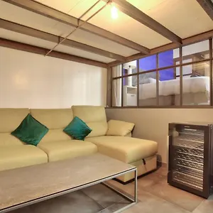 2 Bedrooms Le Marais Nazareth París