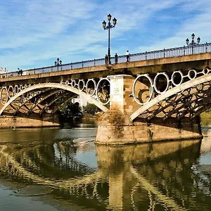 En La Mejor Zona De Triana, Junto Al Puente Sevilla